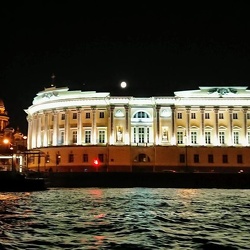 Saint Pétersbourg by nigh